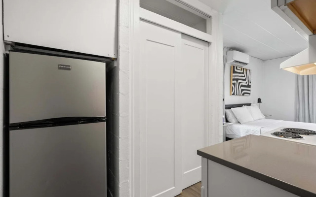 Chic City Retreat 97 Sleeps 2!