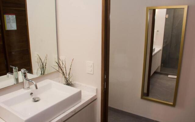 G101N DaVinci Condo 2BR walking distance to the beach