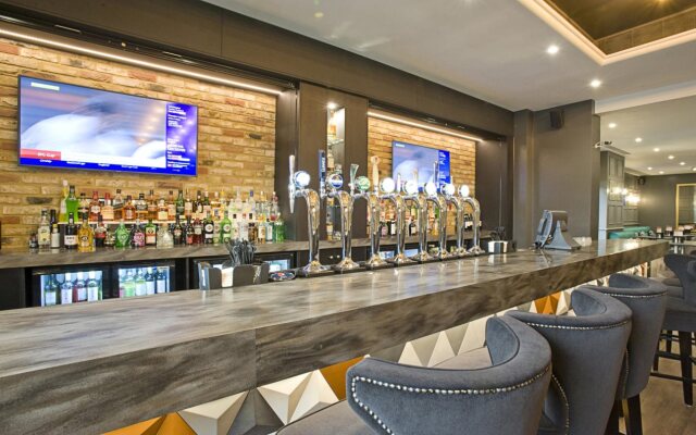 Sandman Signature London Gatwick Hotel