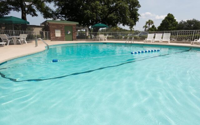 Days Inn Charleston Patriots Point