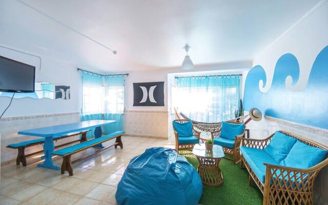 H2O Surfguide Hostel