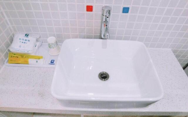 7Days Inn Zhuhai Crocodile Island Bohuang Furniture Baiteng Lake Branch