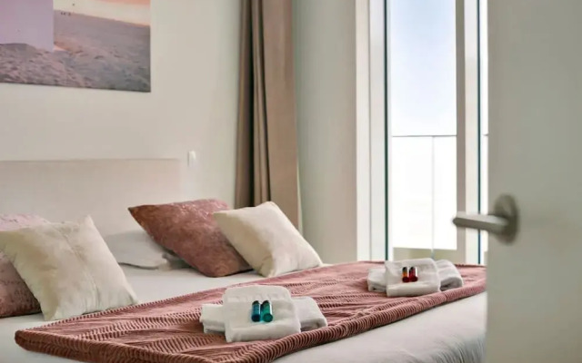Bright Modern Apartment With Terrace Near Beach