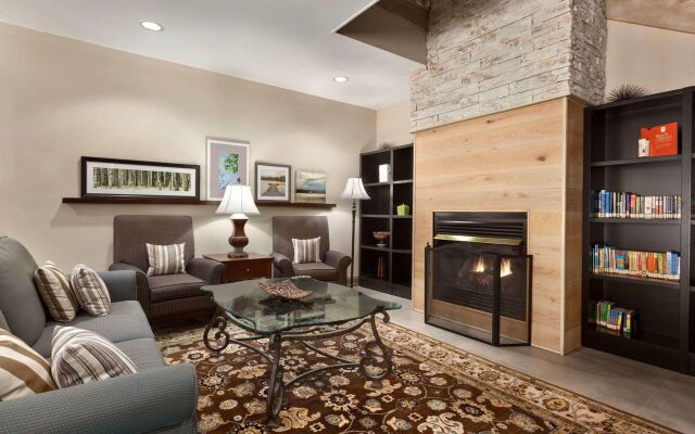 Country Inn & Suites by Radisson, Dalton, GA