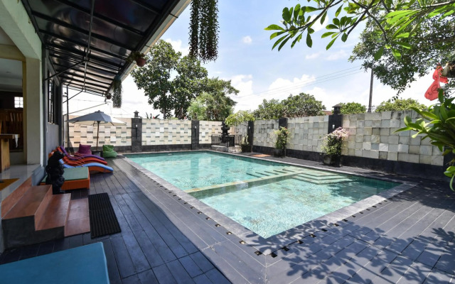 RedDoorz Plus near Mall Bali Galeria 2