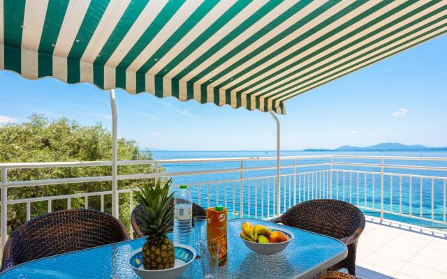 Villa Thalassa Large Private Pool Walk to Beach Sea Views A C Wifi Car Not Required - 920