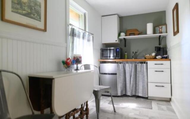 1823 Historic Rose Hill Inn