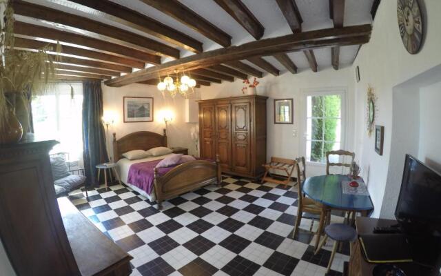 Guest House "Près des Montgolfières"