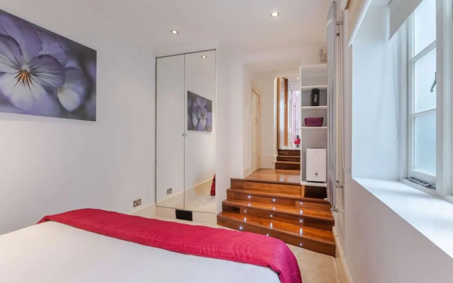 The Red Room Apartment - Fitzrovia - by Frankie Says