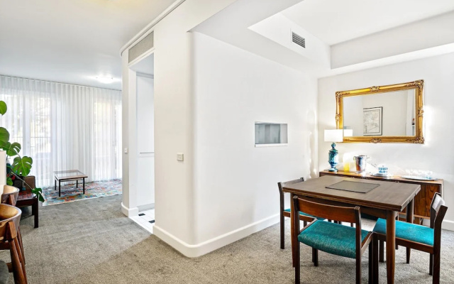 Modern East Melbourne 2-bed Apartment With Parking – Guest Rooms – Melbourne