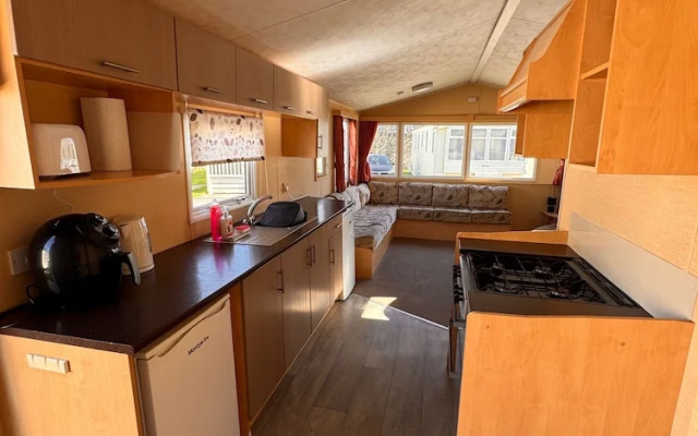 3 Bedroom, Side Gated Decking, Wifi, Pets Welcome