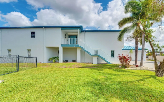 Waterfront Gem: Crystal River Family Home