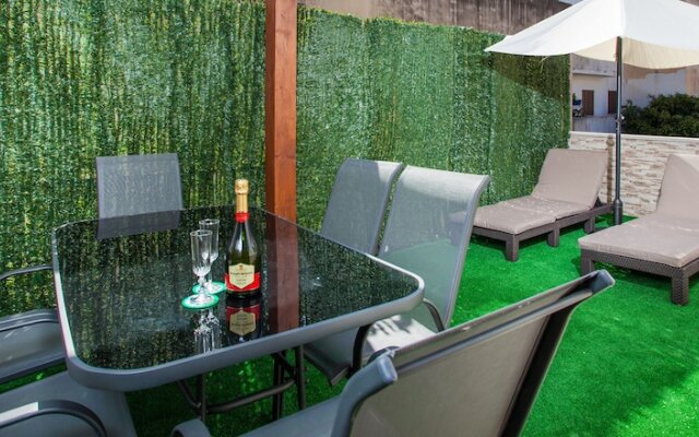 Mafloras Luxury Beach Apartment