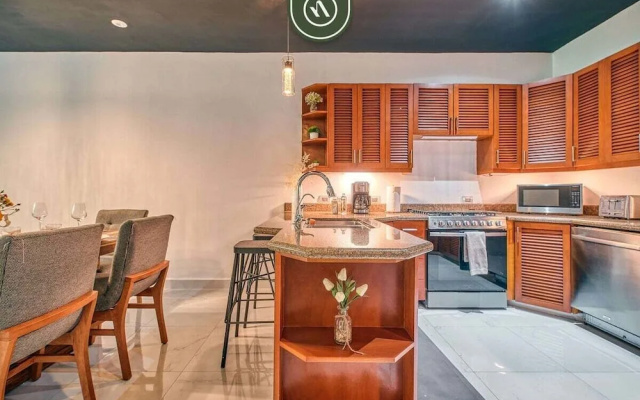Modern 2BR Condo in Old Town - Private Terrace