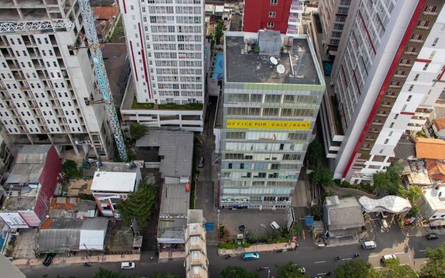 Modern And Classic 1Br At Evenciio Apartment