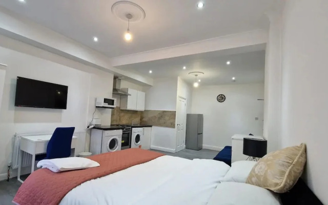 Impeccable 1-bed Apartment in Ilford