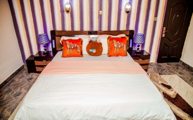 Tobby Royal Suites