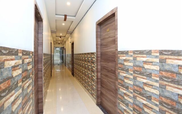 OYO 12376 Hotel Dhanraj