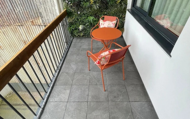 Downtown Premium With Balcony by Vacationy