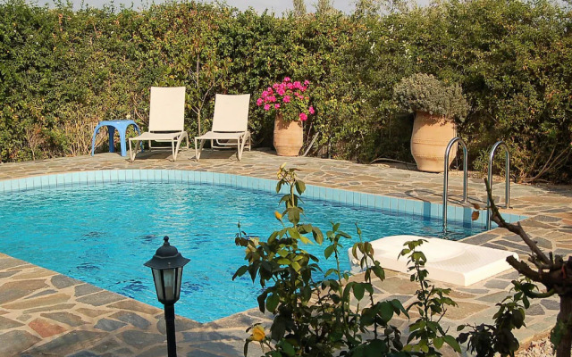Enticing Villa in Loutra with Private Pool & Garden near Beach