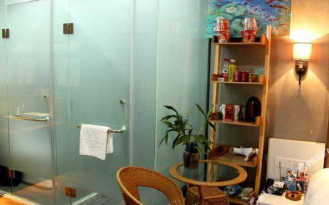 Yiwu Qingtao E-sports Hotel