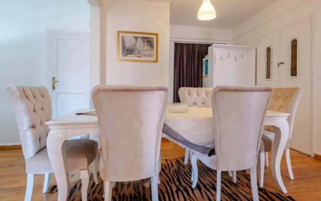 Authentic Flat 750 m to Taksim Square in Beyoglu