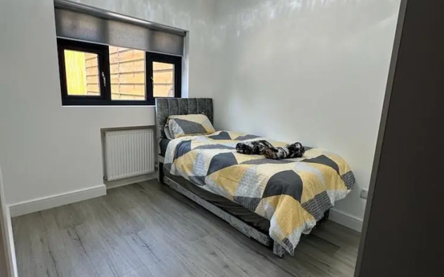 Impeccable 2-bed Apartment in London