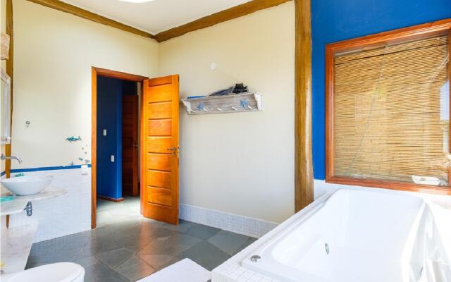 Pineapples Ubatuba | Mansion overlooking the sea