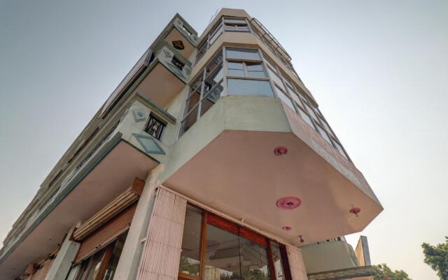 SPOT ON 76207 Krishna Balram Guest House