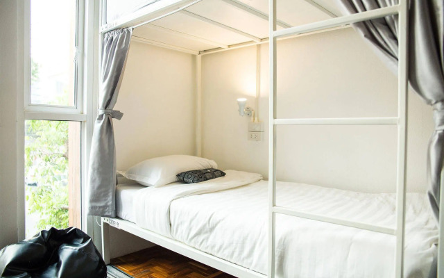 Two Gals And The Pig Boutique Hostel