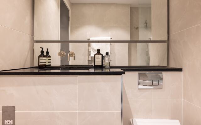 Contemporary One Bedroom Apartment - Borough