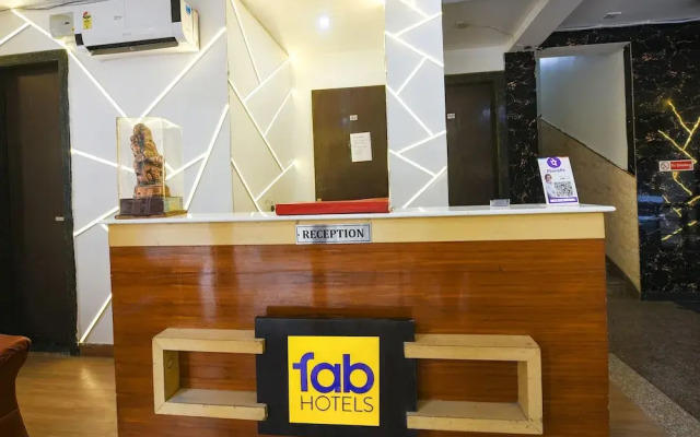Fabhotel Moon Light