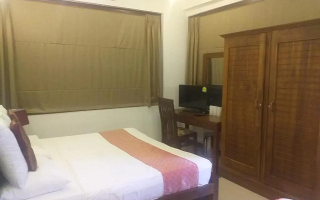 OYO 557 De Mansion