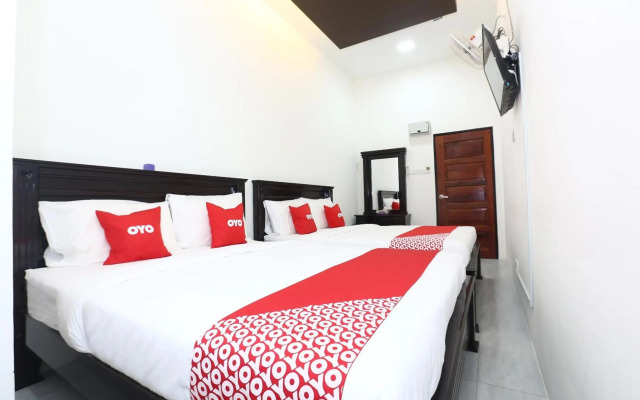Super OYO 89678 Ady Hotel