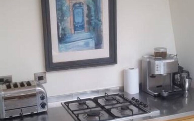 4 Bedroom Flat In Edinburgh City Centre