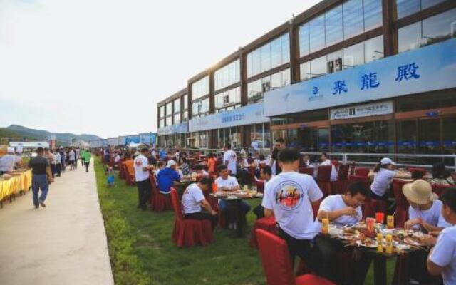 Zhangjiakou Wanlong Ski Resort International Apartment