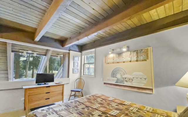 Breckenridge Spacious Mill Run 5 Townhouse by RedAwning