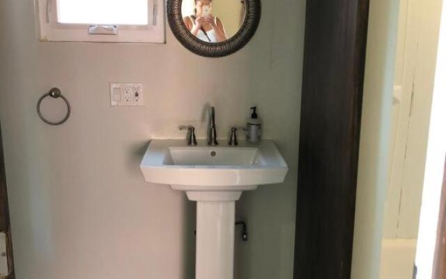 1/F 2 bed rooms