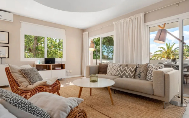 Relaxing Hideaway in Nueva Andaluc a Ref M57