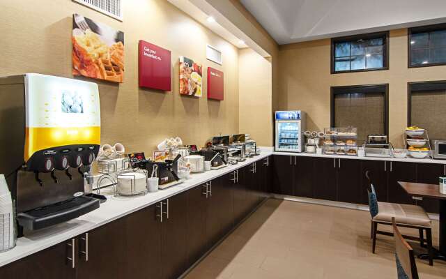 Comfort Suites NW Dallas Near Love Field