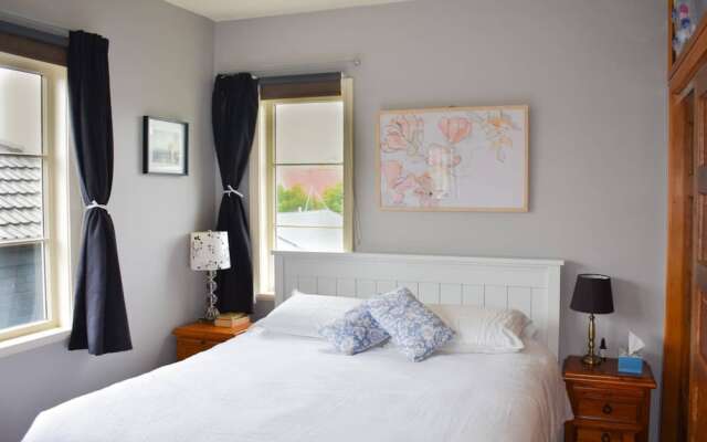 Welcoming 4 Bedroom Family Home in Meadowbank