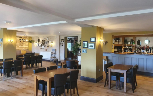 Cuttle Bridge Inn Hotel