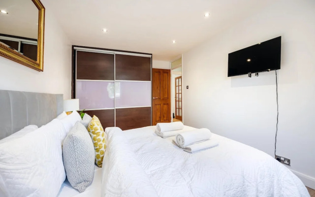 Classic 2 bed Apartment Situated in Mill Hill
