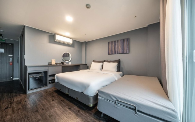 Myeongdong Young Inn Hotel