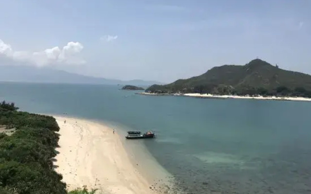 Mountain Behide Seaview Hostel