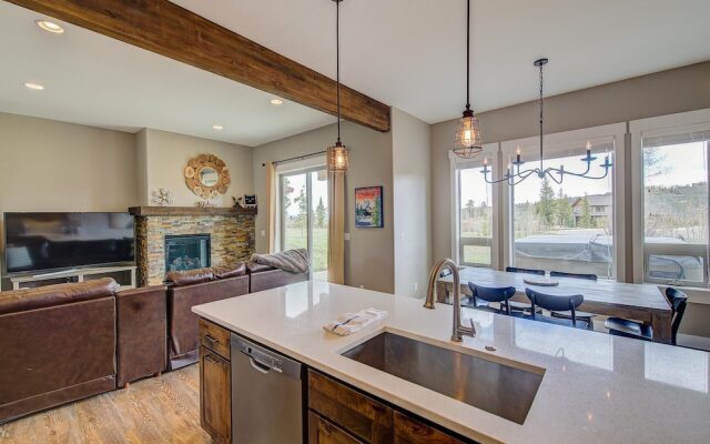 Mountain Getaway Stunning Views HOT TUB