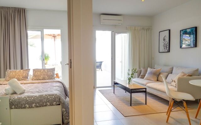 San Sebastian Apartment with Patio by Hello Apartments Sitges