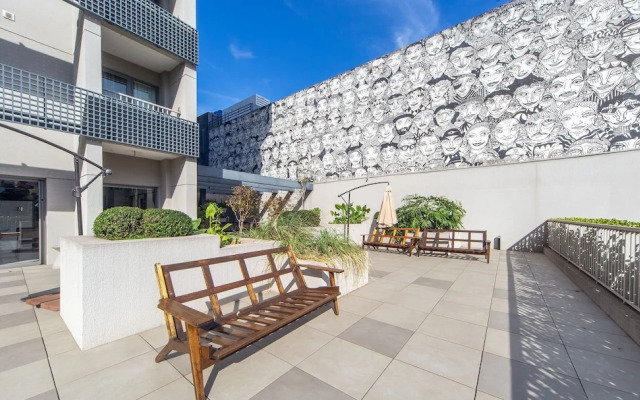 Beautiful Studio 290m From the Metro Hox1010