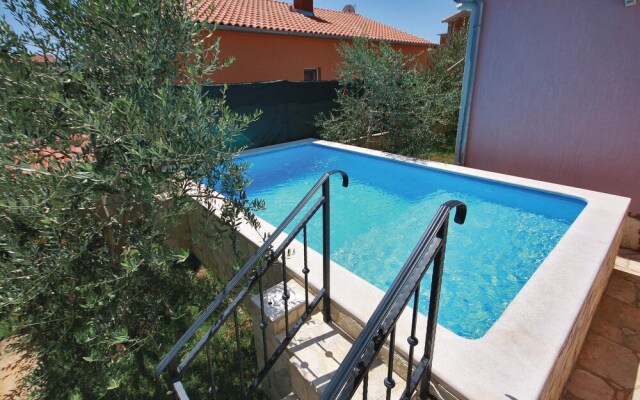 Nice Home in Liznjan With Wifi and 6 Bedrooms