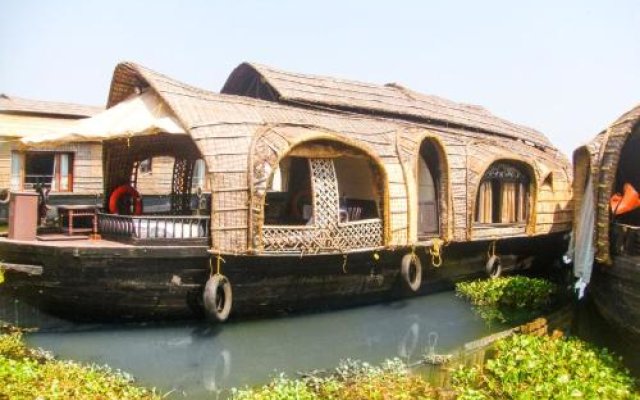 1 BHK Houseboat in Opp.K.S.R.T.C Bus Station, Kollam, by GuestHouser (CAD8)